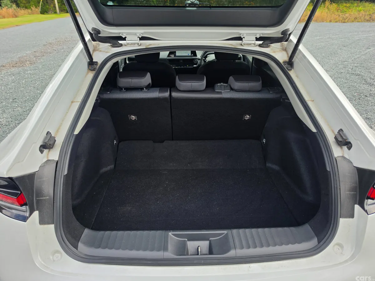 Toyota Prius Saloon, Petrol Hybrid, 2023, White