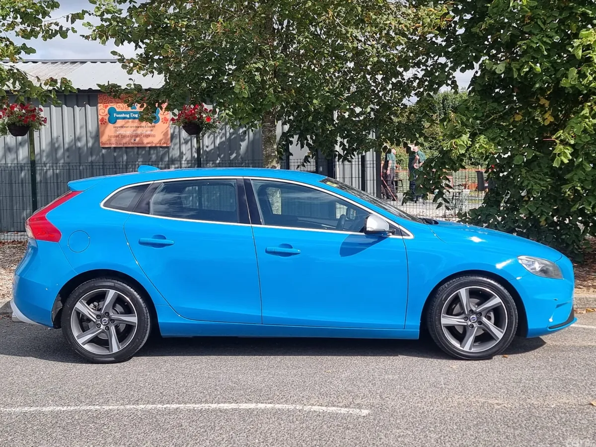 Volvo V40 Hatchback, Diesel, 2015, Blue