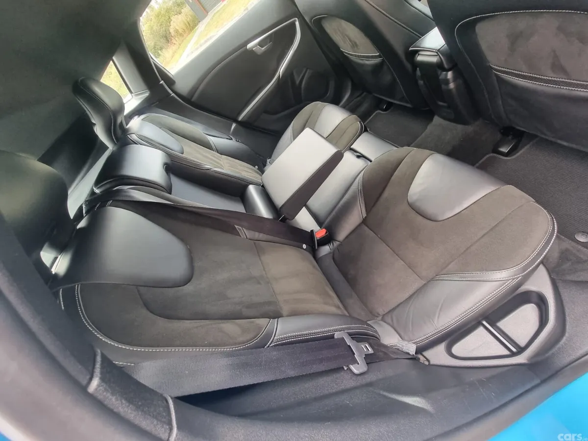Volvo V40 Hatchback, Diesel, 2015, Blue