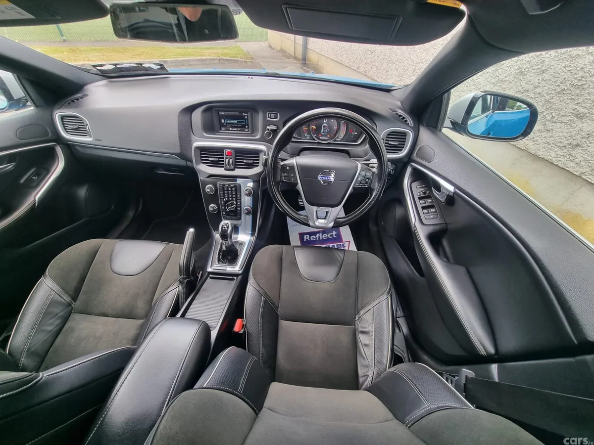 Volvo V40 Hatchback, Diesel, 2015, Blue