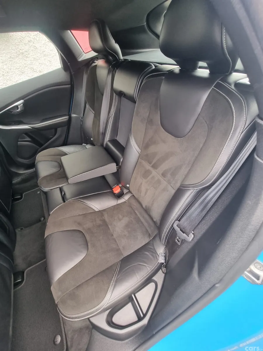 Volvo V40 Hatchback, Diesel, 2015, Blue