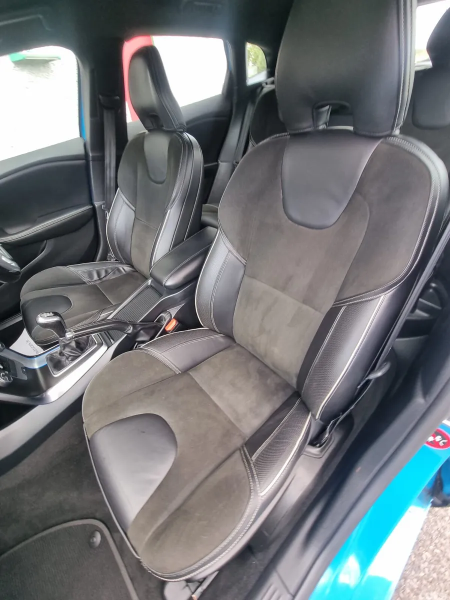 Volvo V40 Hatchback, Diesel, 2015, Blue