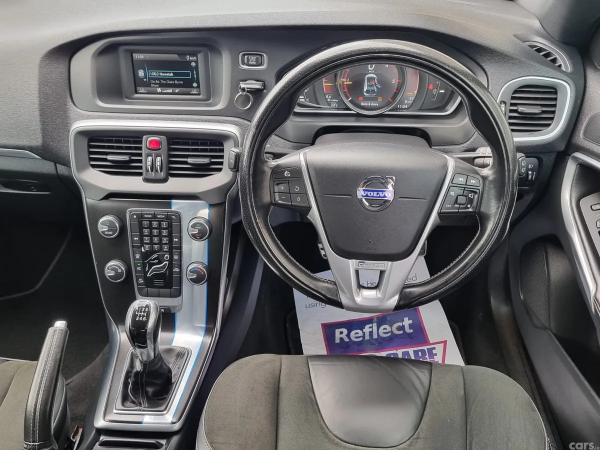 Volvo V40 Hatchback, Diesel, 2015, Blue