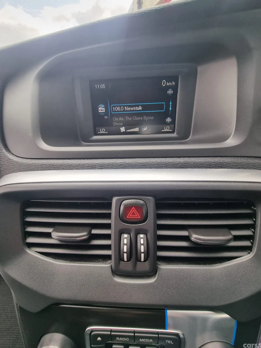 Volvo V40 Hatchback, Diesel, 2015, Blue