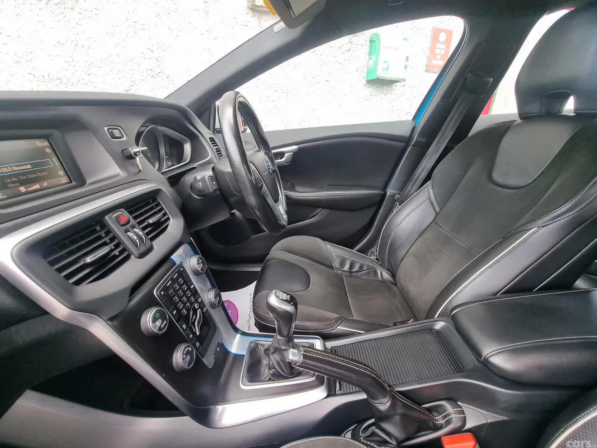 Volvo V40 Hatchback, Diesel, 2015, Blue