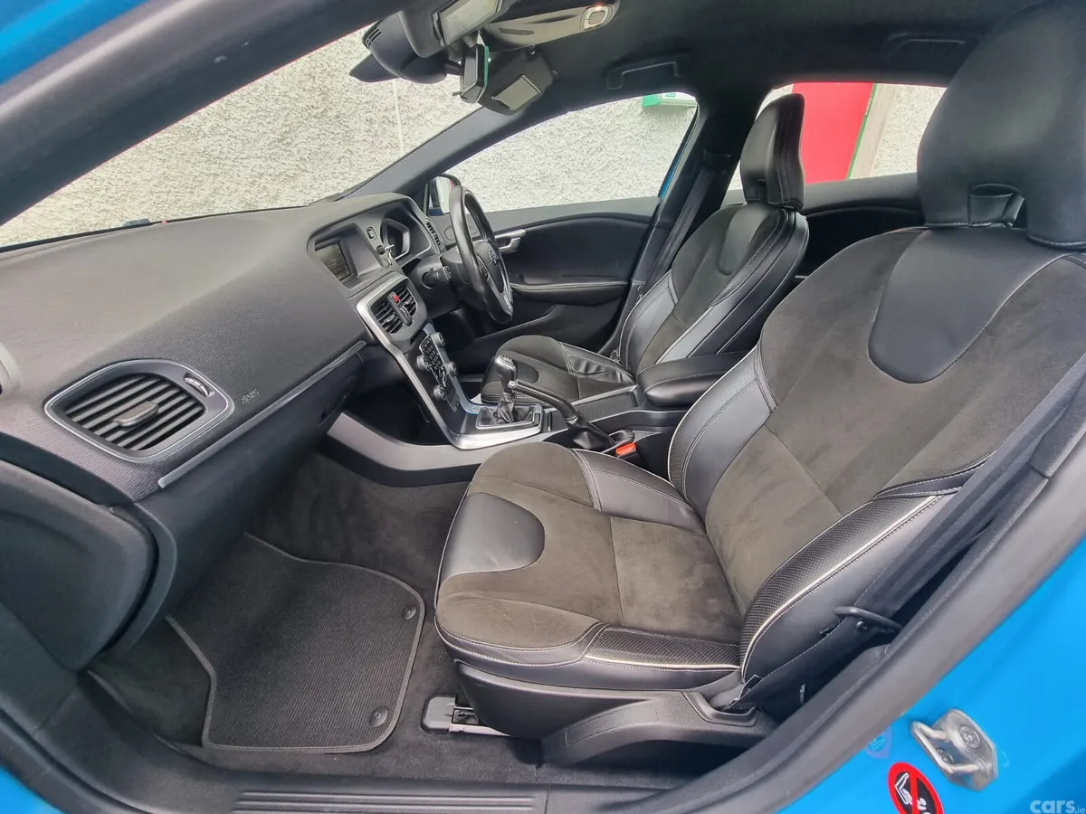 Volvo V40 Hatchback, Diesel, 2015, Blue