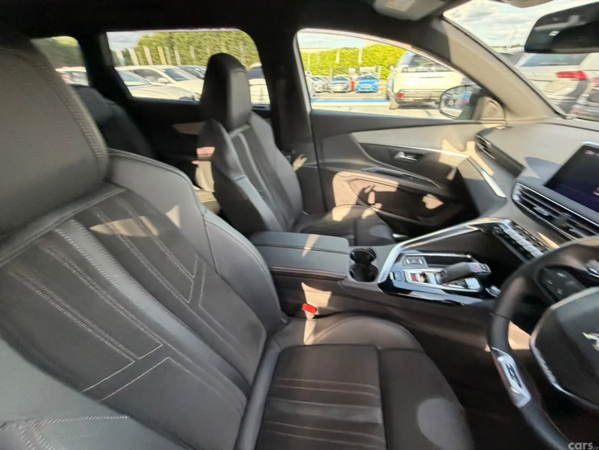 Peugeot 5008 SUV, Diesel, 2021, White