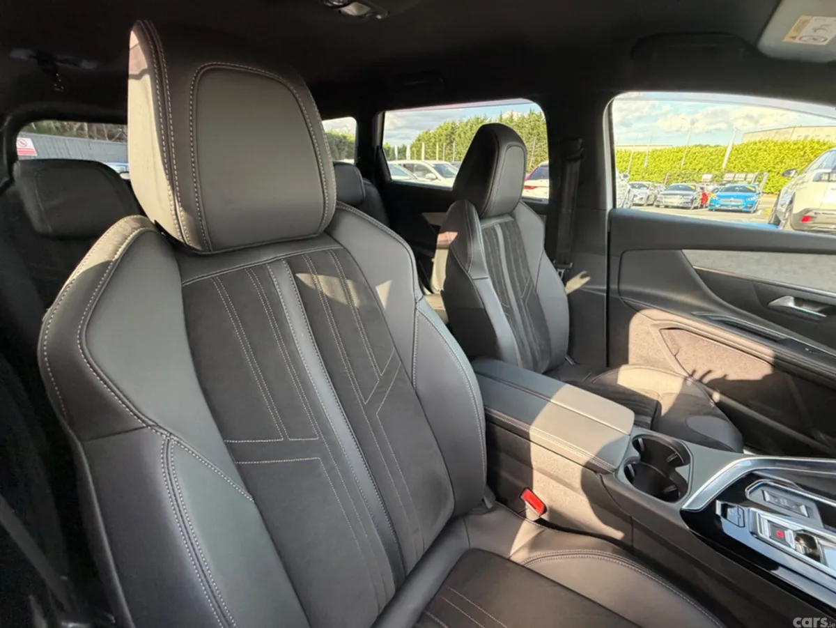 Peugeot 5008 SUV, Diesel, 2021, White