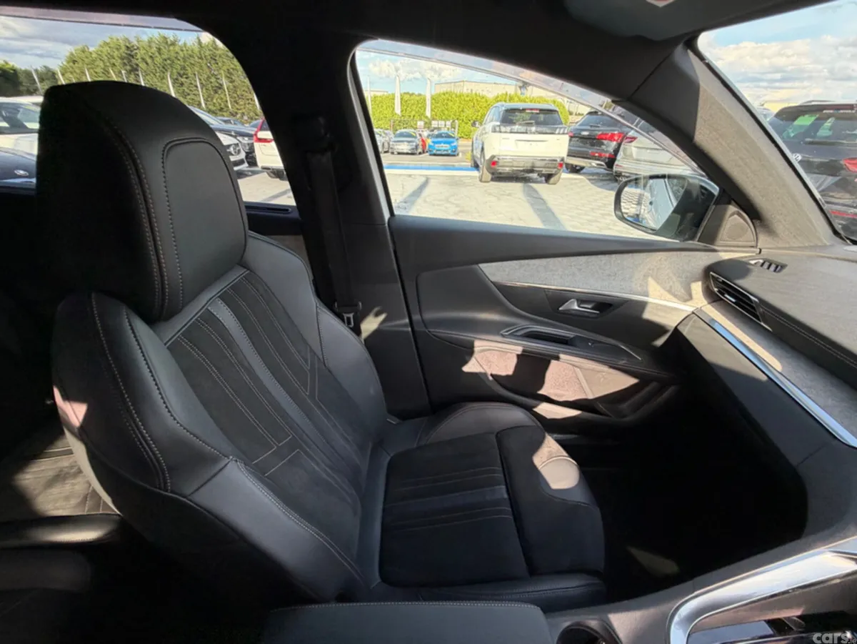Peugeot 5008 SUV, Diesel, 2021, White