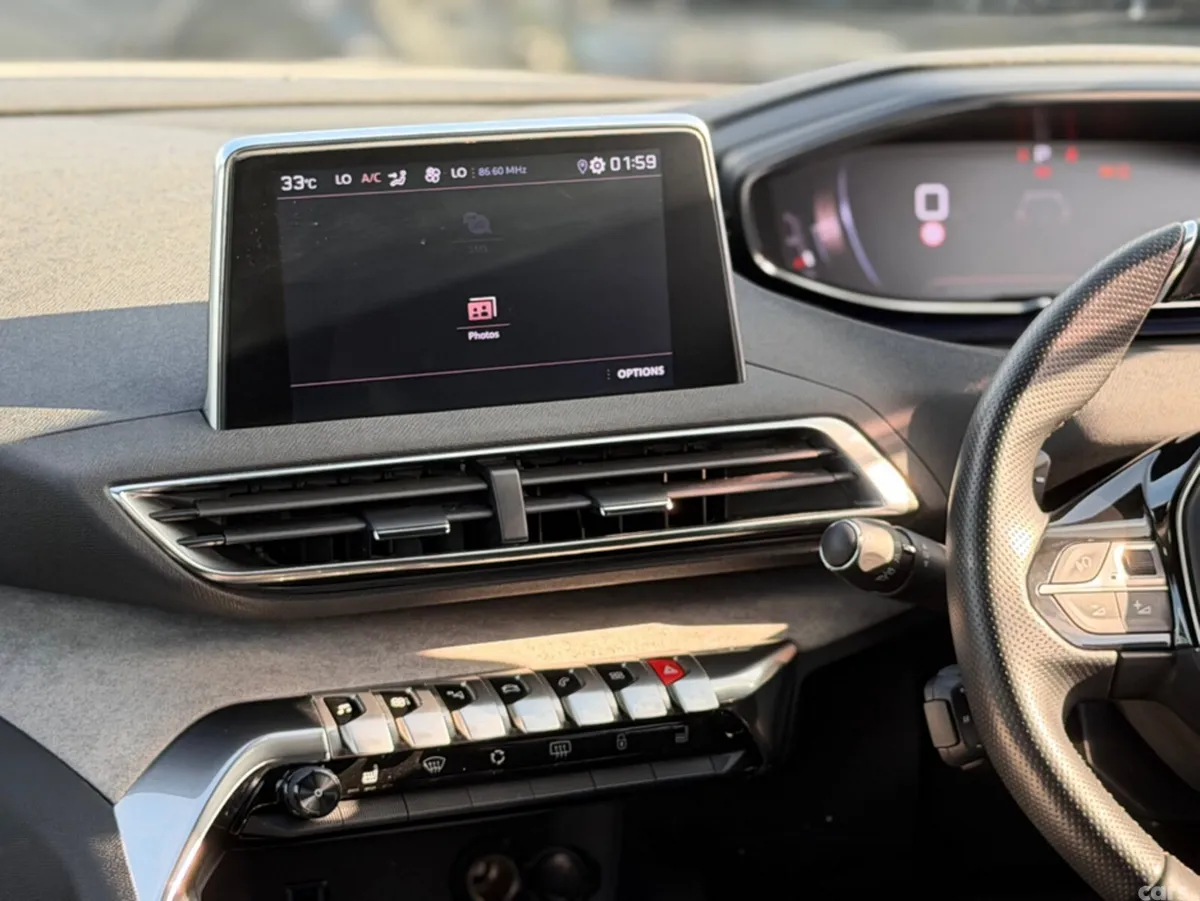 Peugeot 5008 SUV, Diesel, 2021, White