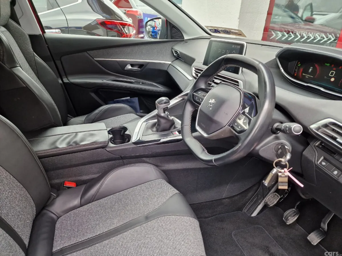 Peugeot 3008 Hatchback, Diesel, 2018, Red