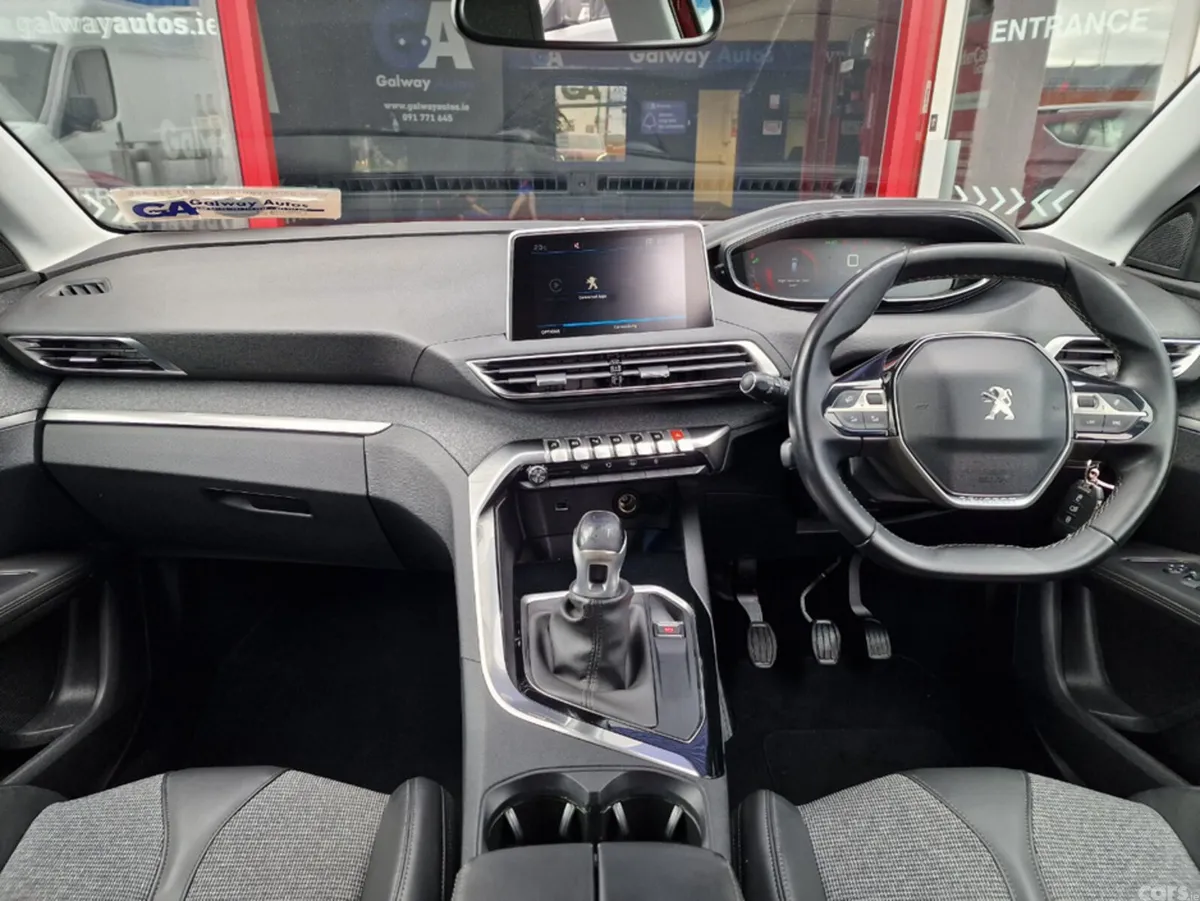 Peugeot 3008 Hatchback, Diesel, 2018, Red