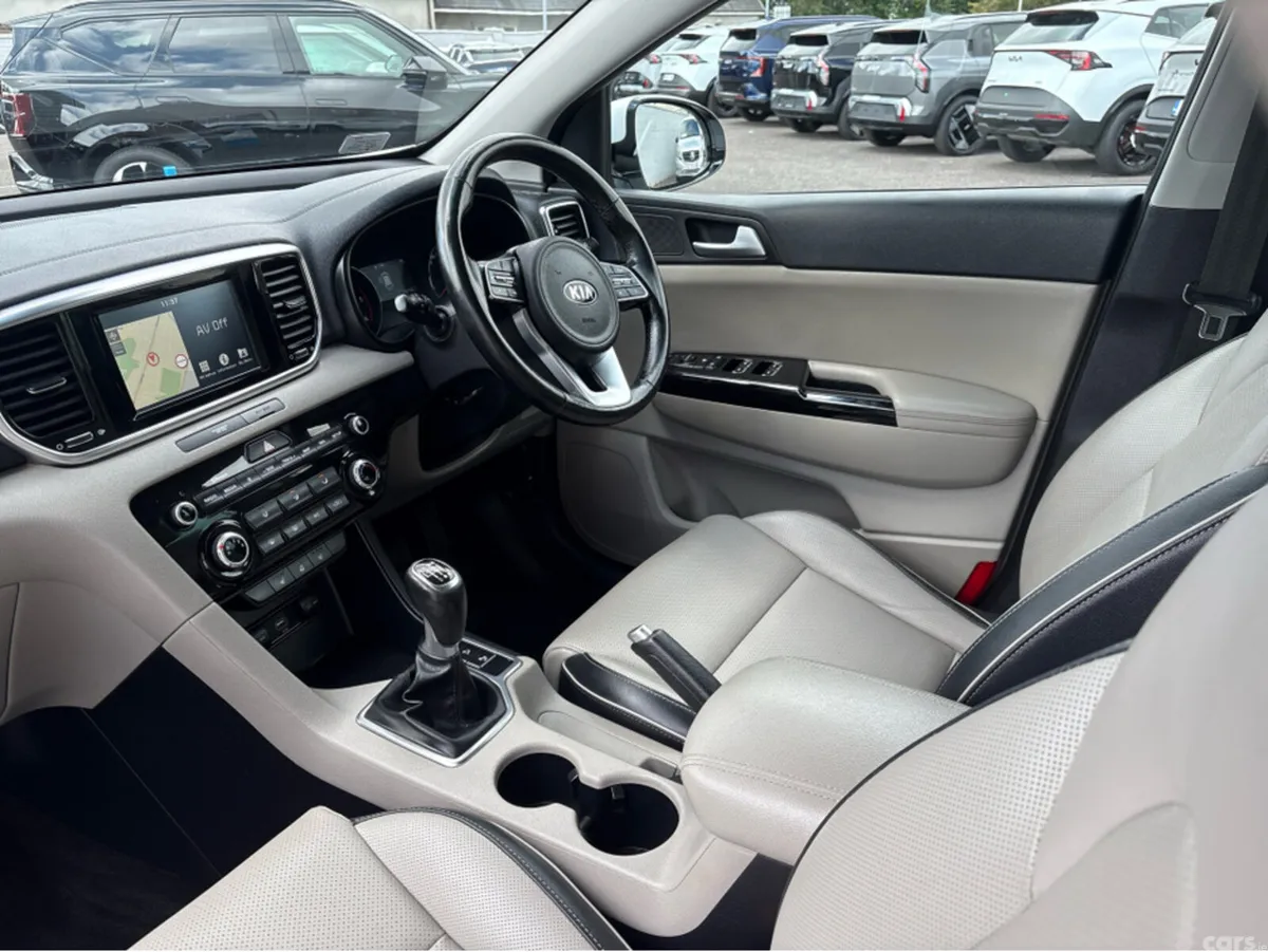 Kia Sportage MPV, Diesel Hybrid, 2020, White