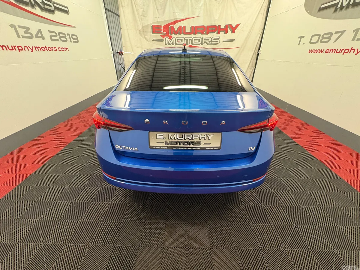 Skoda Octavia Hatchback, Petrol Hybrid, 2022, Blue