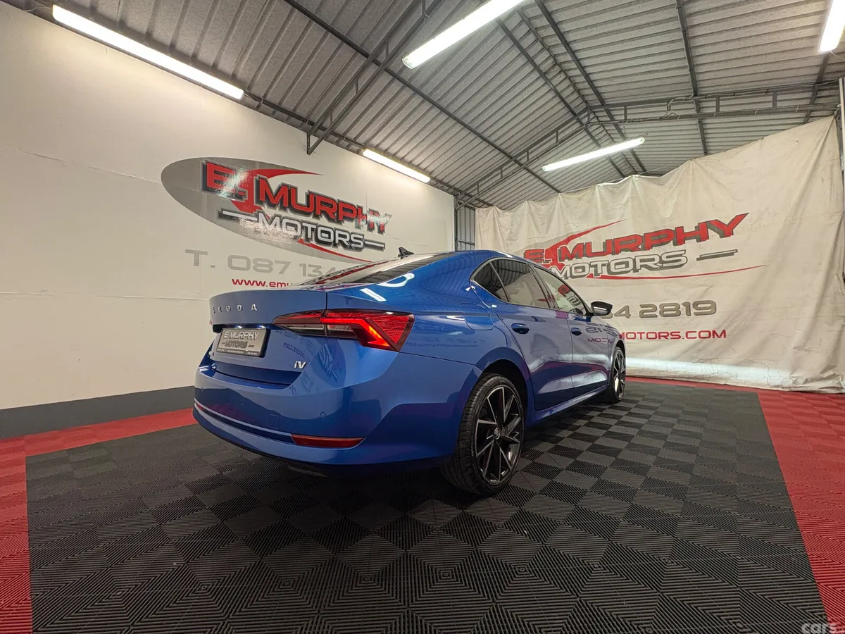 Skoda Octavia Hatchback, Petrol Hybrid, 2022, Blue