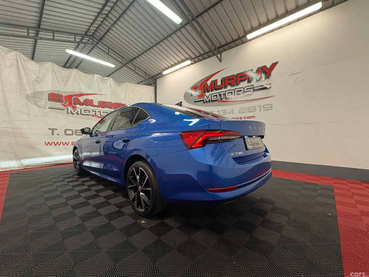 Skoda Octavia Hatchback, Petrol Hybrid, 2022, Blue