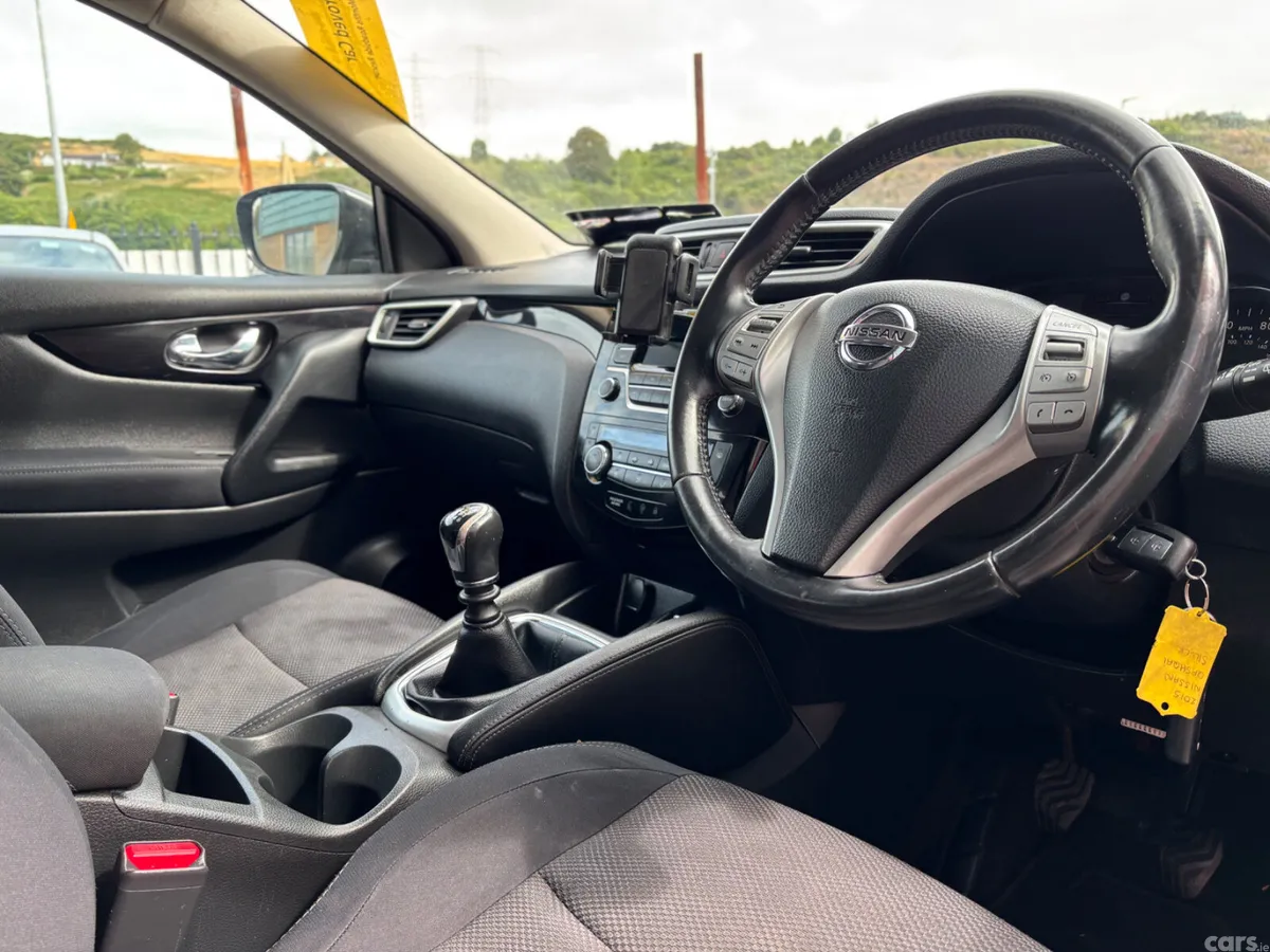 Nissan Qashqai Hatchback, Petrol, 2015, Silver