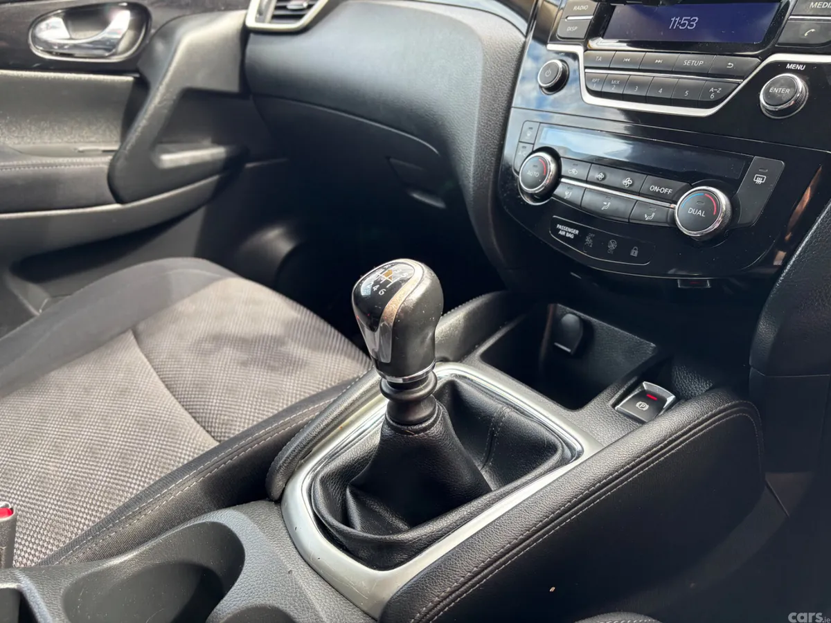 Nissan Qashqai Hatchback, Petrol, 2015, Silver