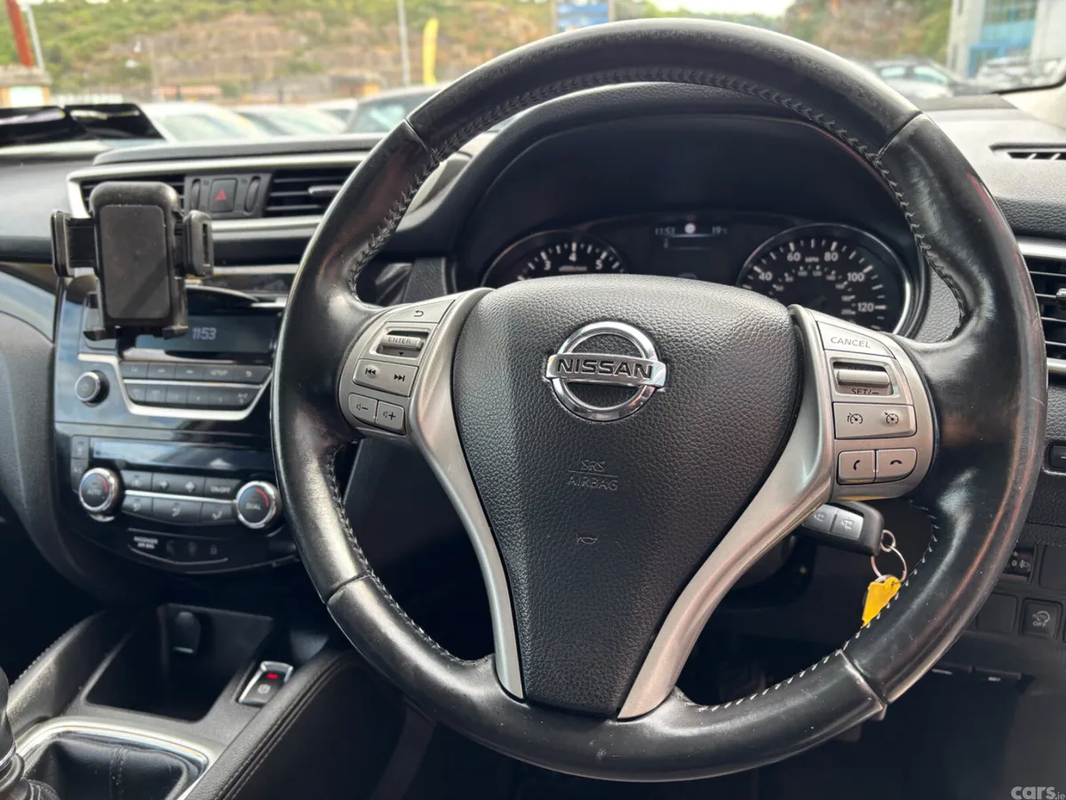 Nissan Qashqai Hatchback, Petrol, 2015, Silver