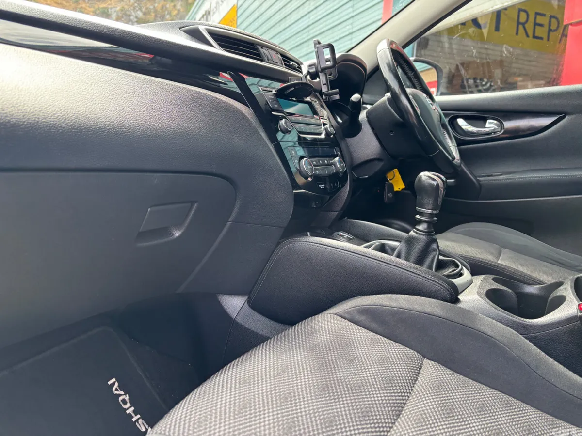 Nissan Qashqai Hatchback, Petrol, 2015, Silver