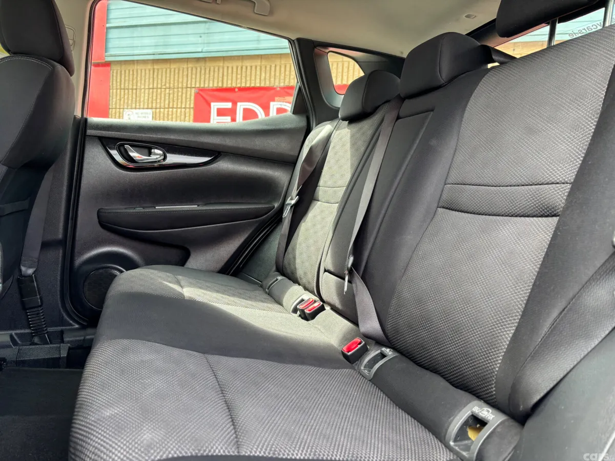 Nissan Qashqai Hatchback, Petrol, 2015, Silver