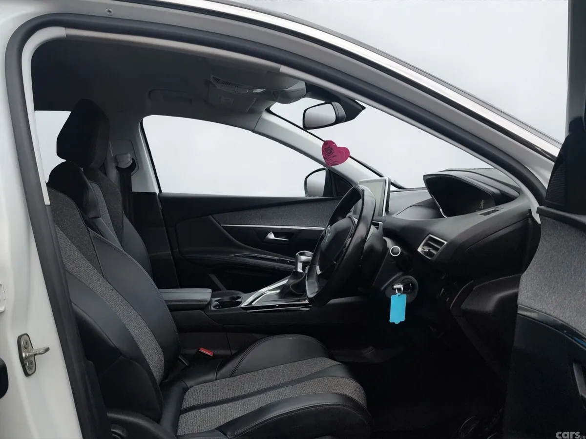 Peugeot 3008 MPV, Diesel, 2019, White