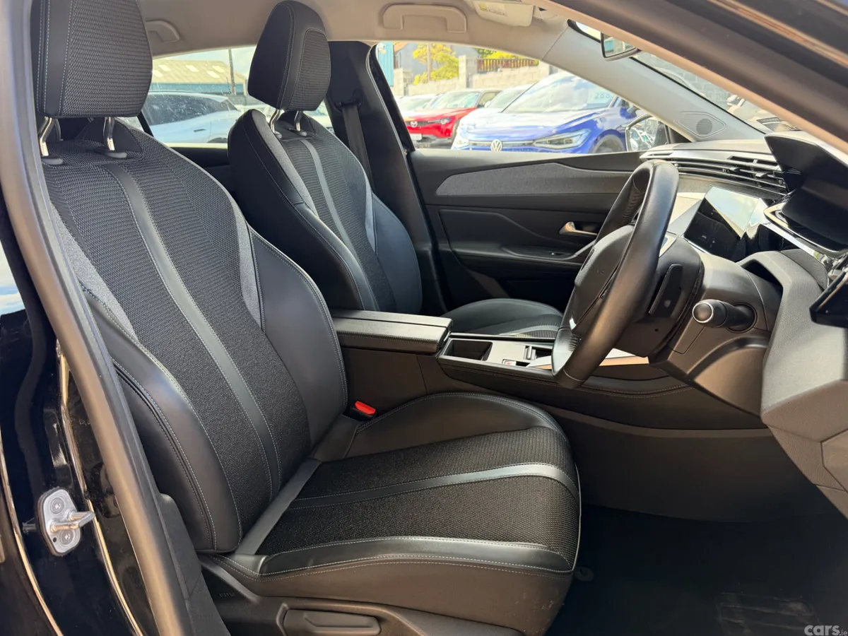 Peugeot 308 Hatchback, Petrol Plug-in Hybrid, 2023, Black