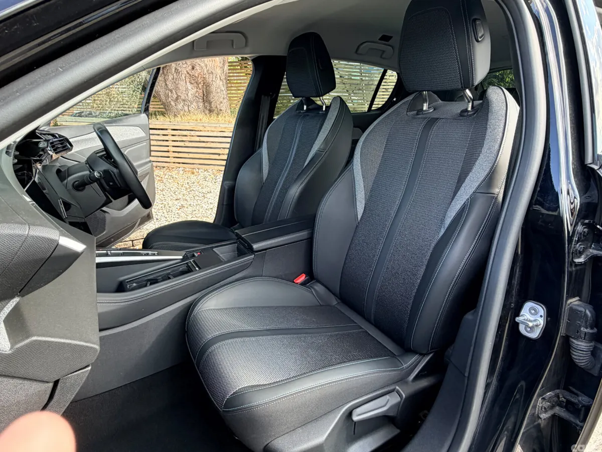 Peugeot 308 Hatchback, Petrol Plug-in Hybrid, 2023, Black