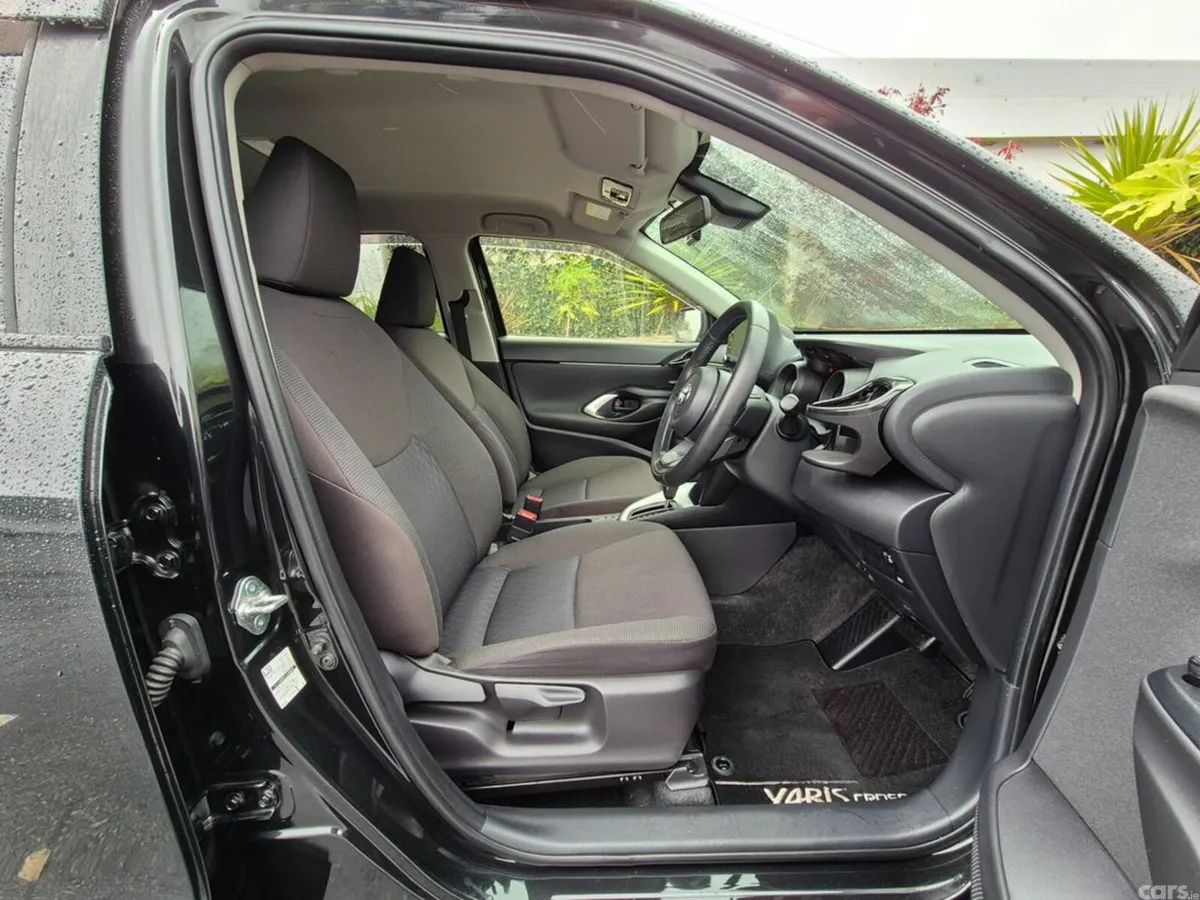 Toyota Yaris Cross SUV, Petrol Hybrid, 2021, Black