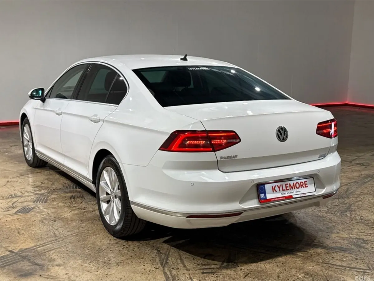 Volkswagen Passat Saloon, Petrol, 2018, White
