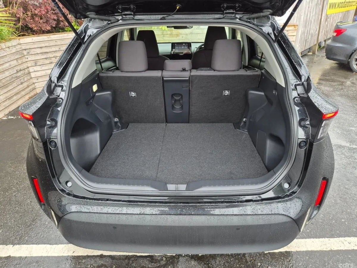 Toyota Yaris Cross SUV, Petrol Hybrid, 2021, Black