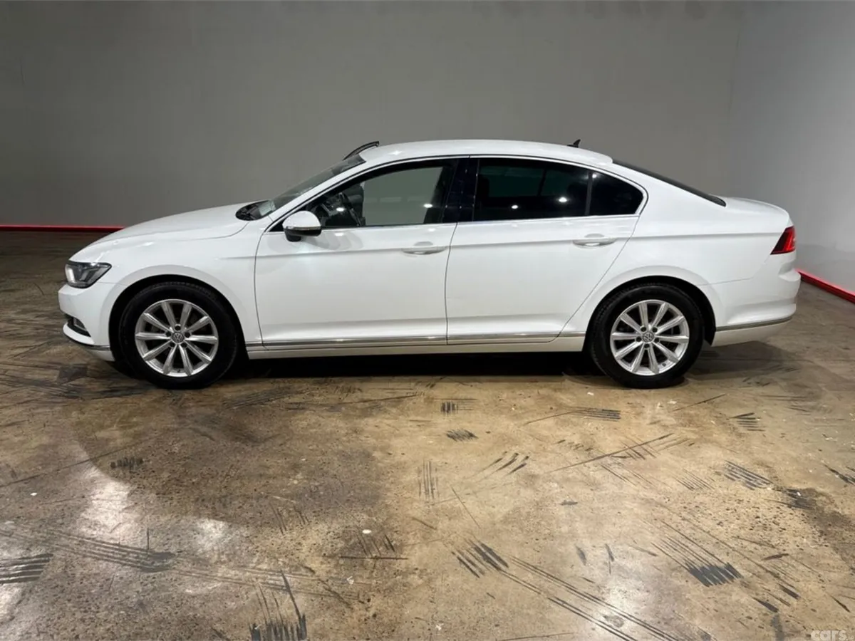 Volkswagen Passat Saloon, Petrol, 2018, White