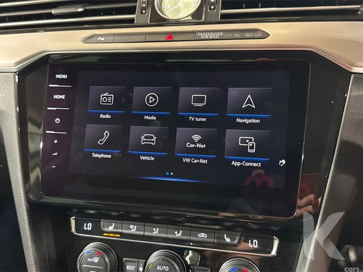 Volkswagen Passat Saloon, Petrol, 2018, White