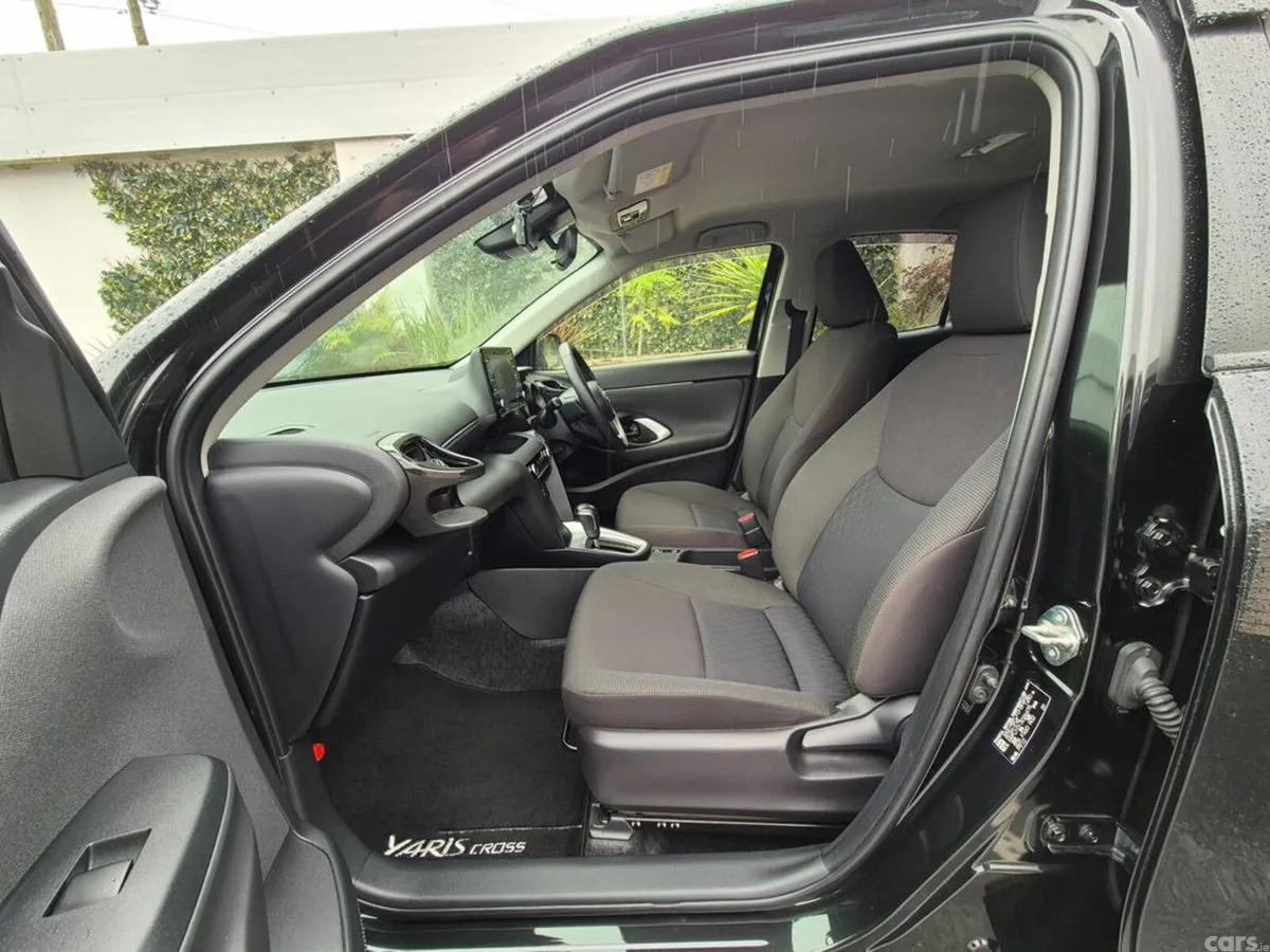 Toyota Yaris Cross SUV, Petrol Hybrid, 2021, Black
