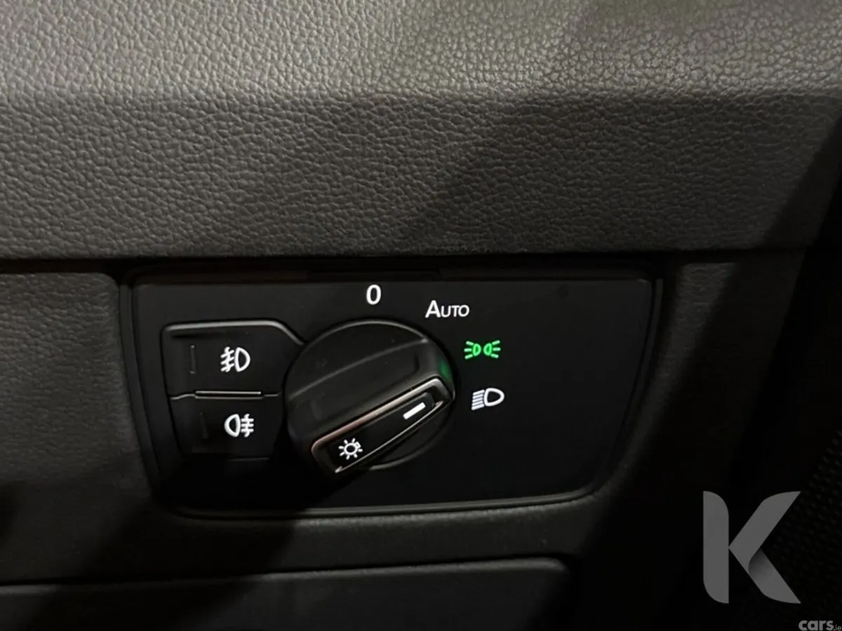 Volkswagen Passat Saloon, Petrol, 2018, White
