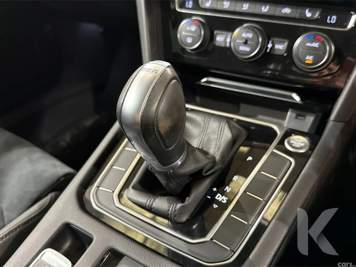 Volkswagen Passat Saloon, Petrol, 2018, White