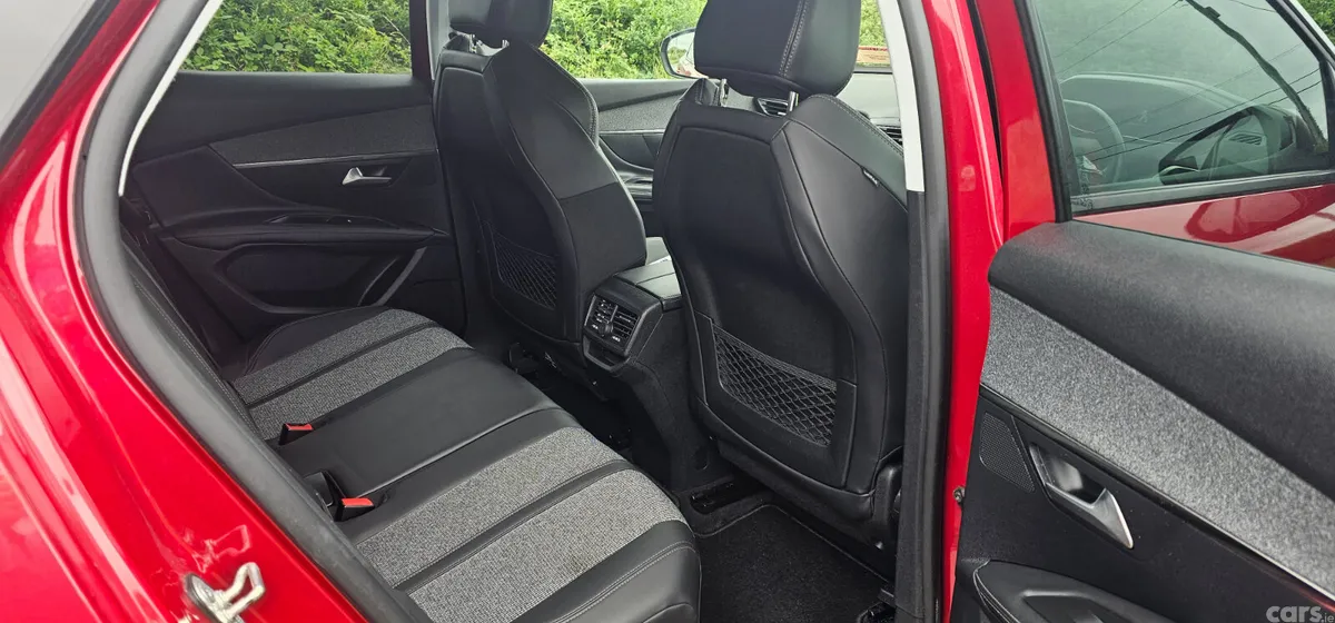 Peugeot 3008 SUV, Petrol, 2017, Red