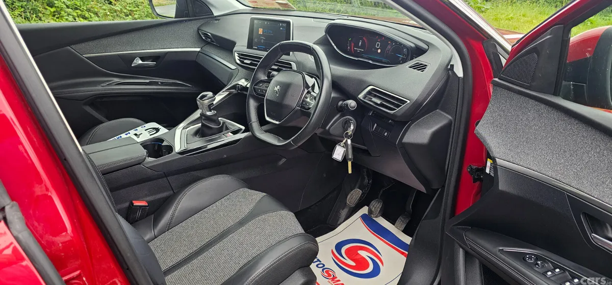 Peugeot 3008 SUV, Petrol, 2017, Red