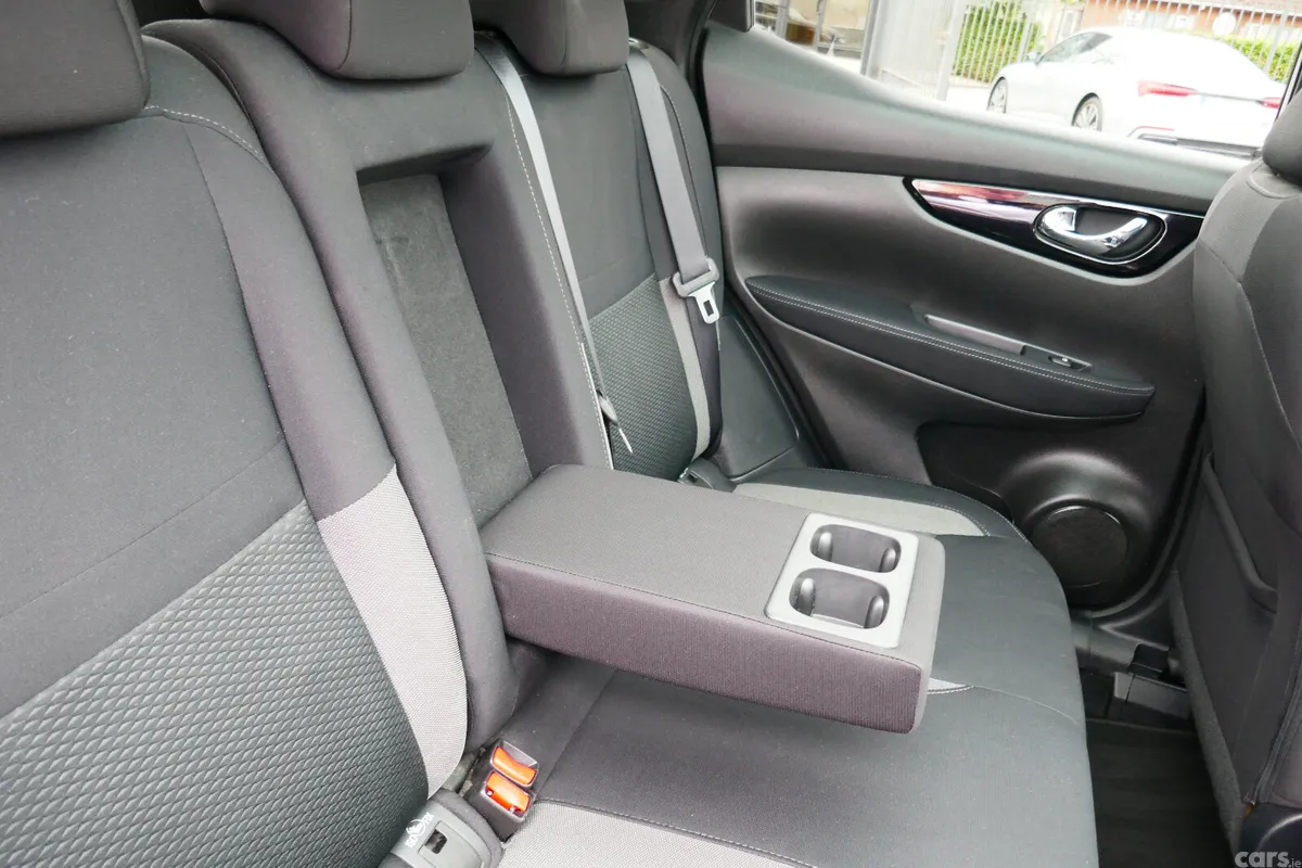 Nissan Qashqai MPV, Diesel, 2021, Grey