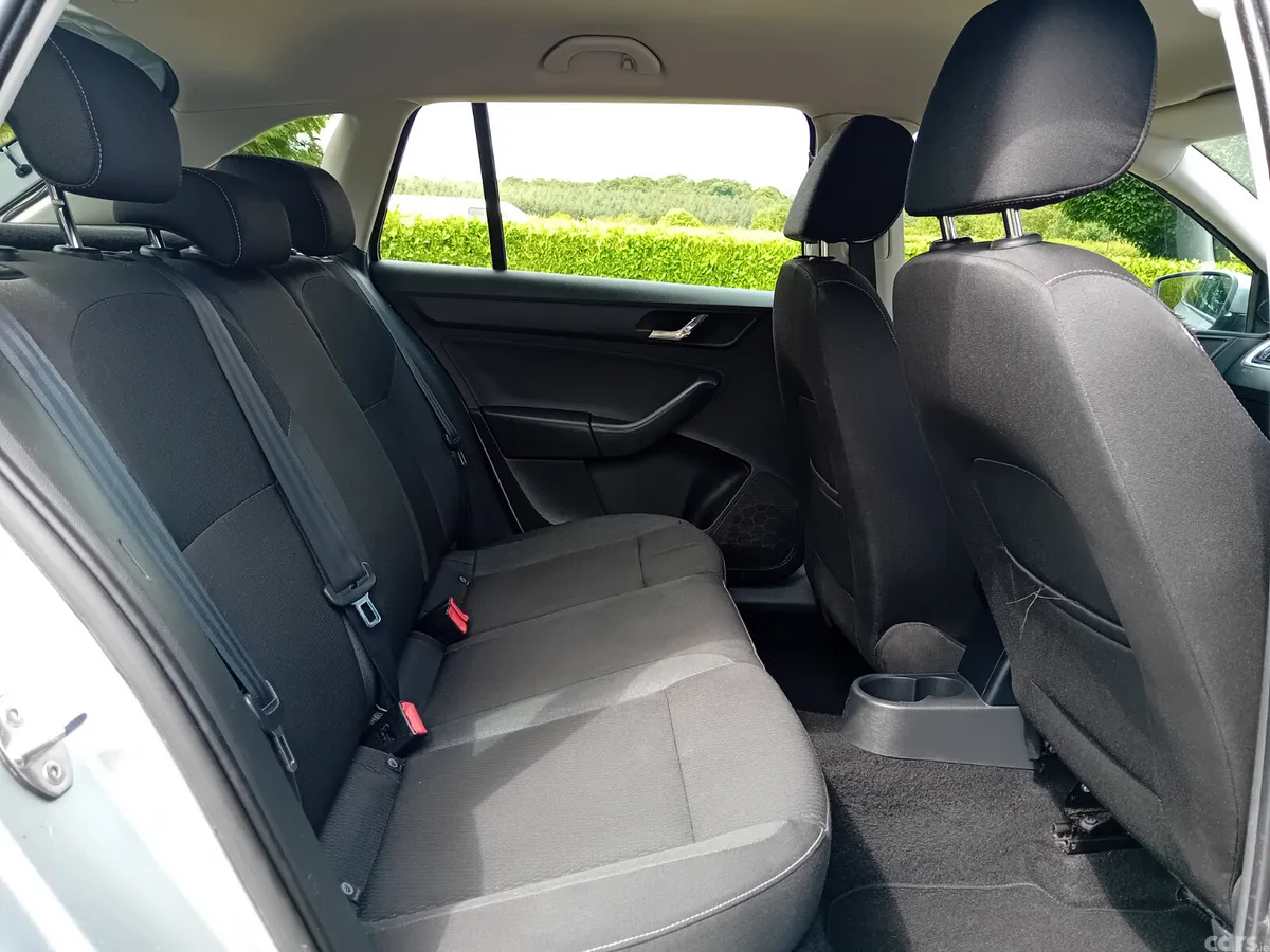 Skoda Rapid Hatchback, Petrol, 2014, Silver
