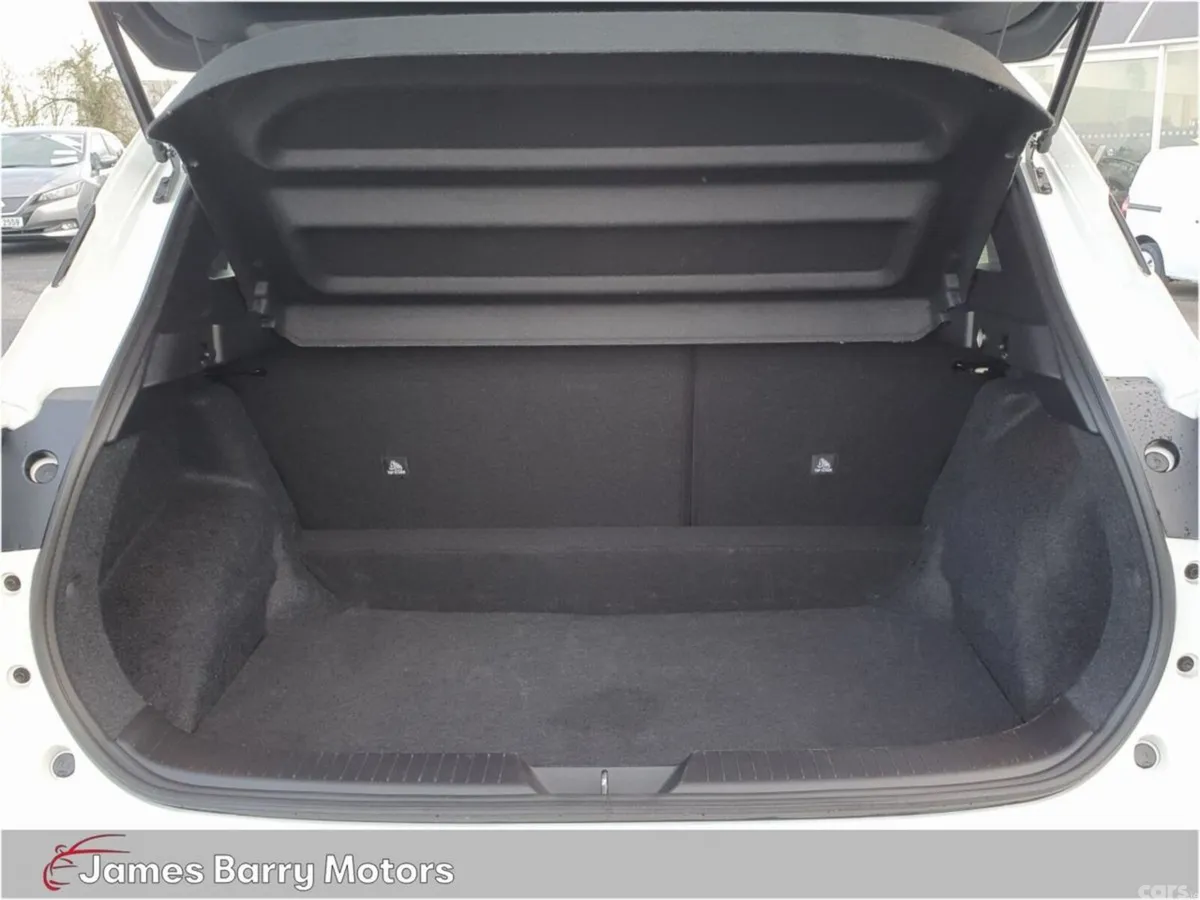 Nissan Qashqai MPV, Petrol Hybrid, 2024, White