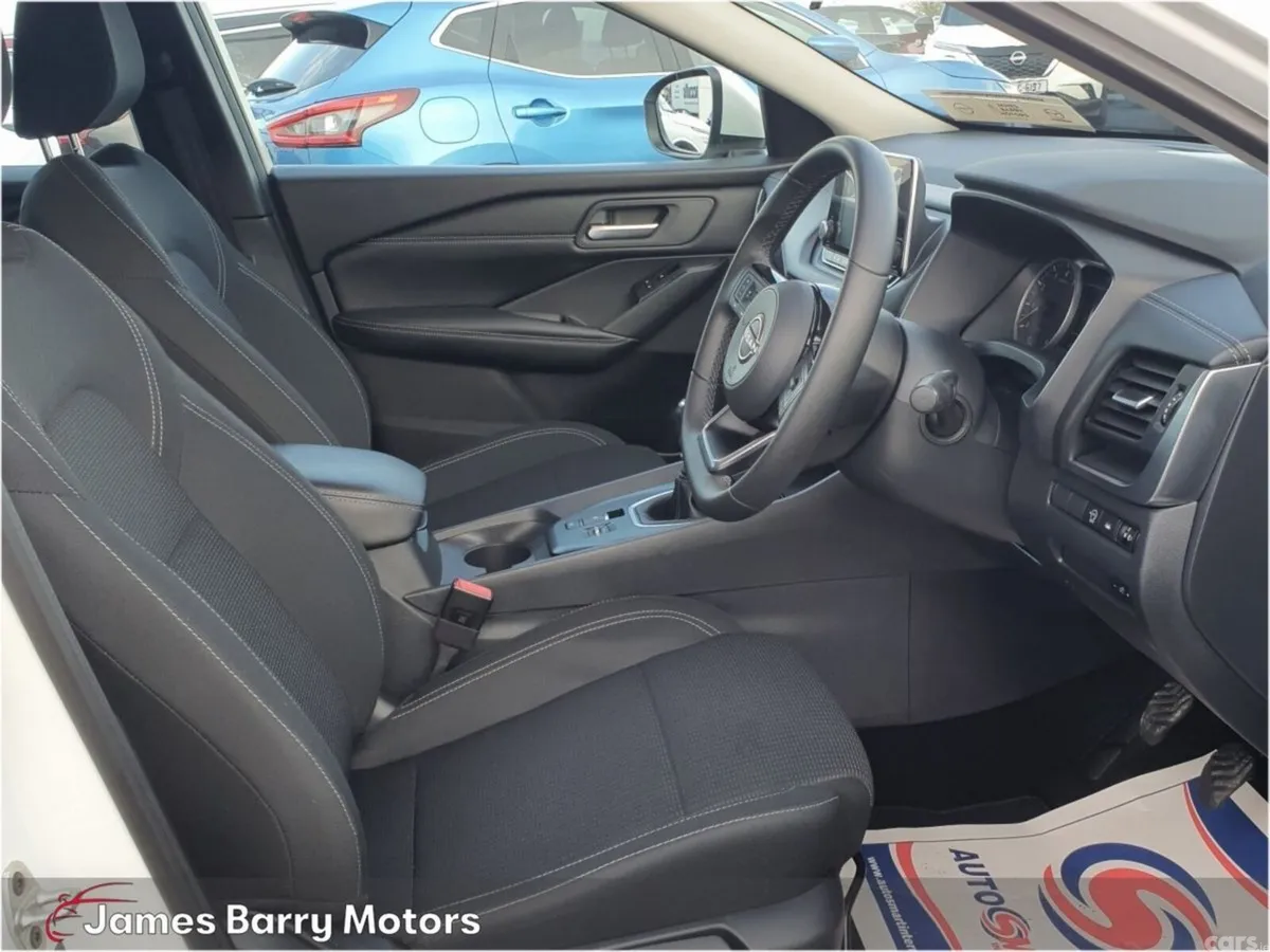 Nissan Qashqai MPV, Petrol Hybrid, 2024, White