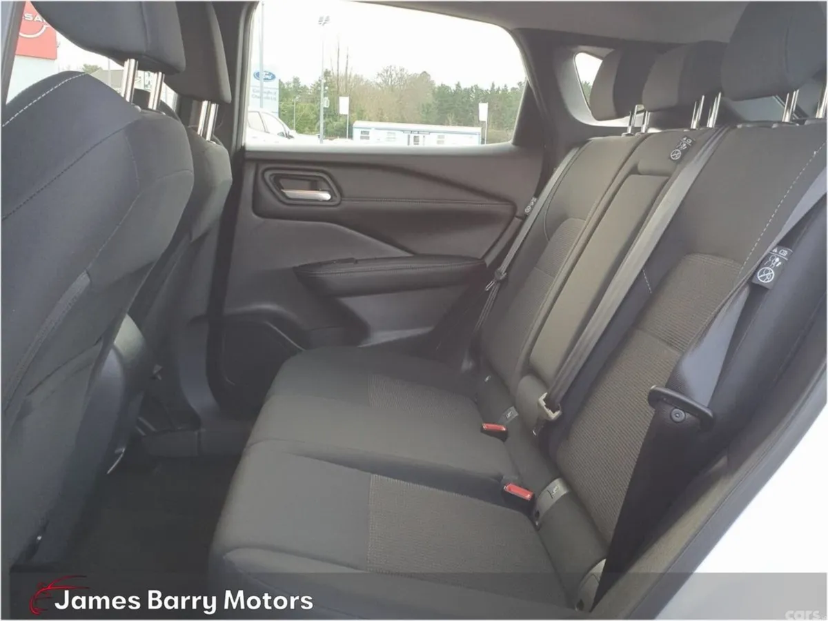 Nissan Qashqai MPV, Petrol Hybrid, 2024, White
