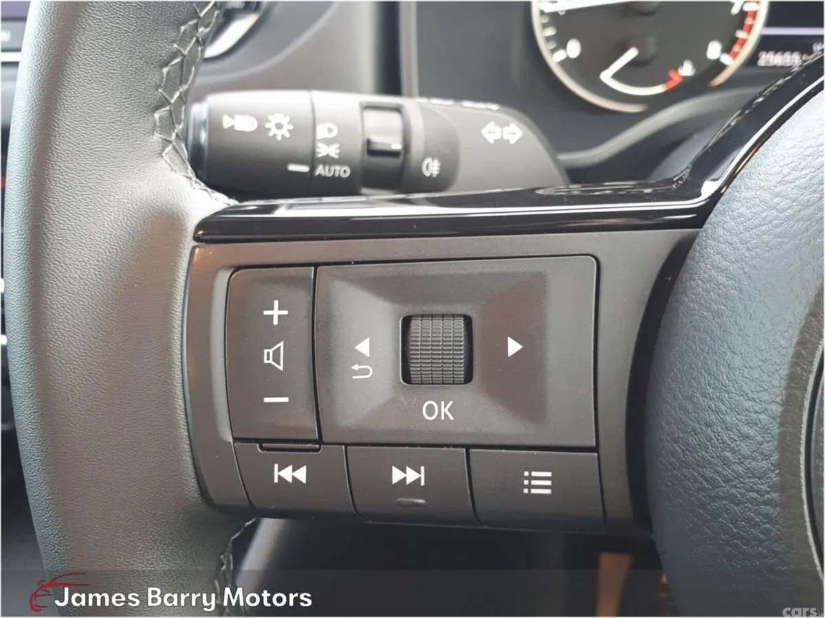 Nissan Qashqai MPV, Petrol Hybrid, 2024, White