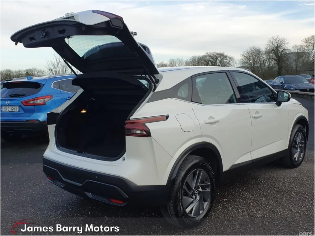 Nissan Qashqai MPV, Petrol Hybrid, 2024, White