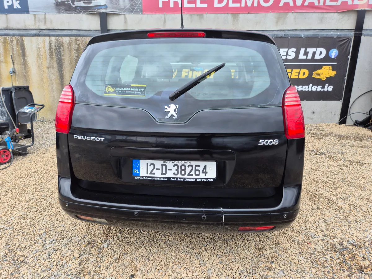 Peugeot 5008 MPV, Diesel, 2012, Black