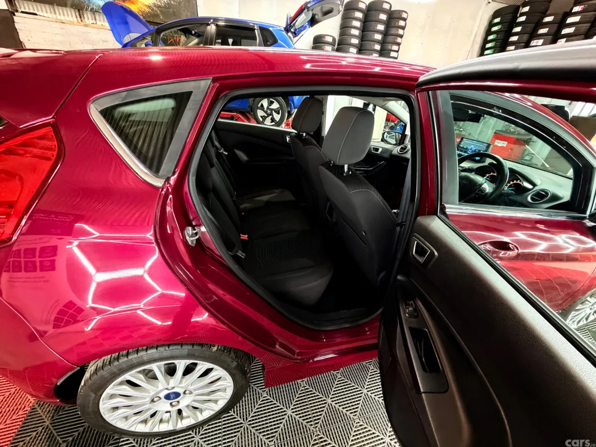 Ford Fiesta Hatchback, Petrol, 2014, Red