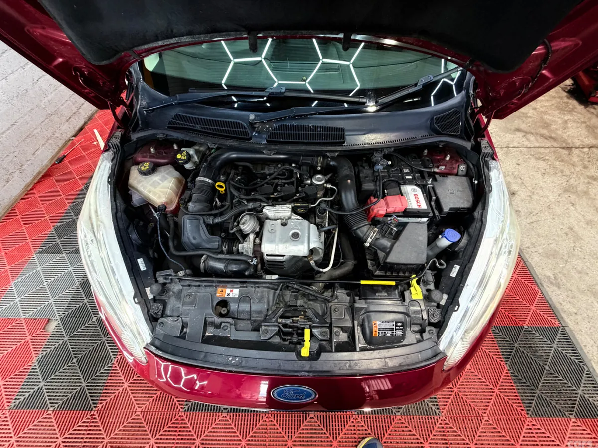 Ford Fiesta Hatchback, Petrol, 2014, Red