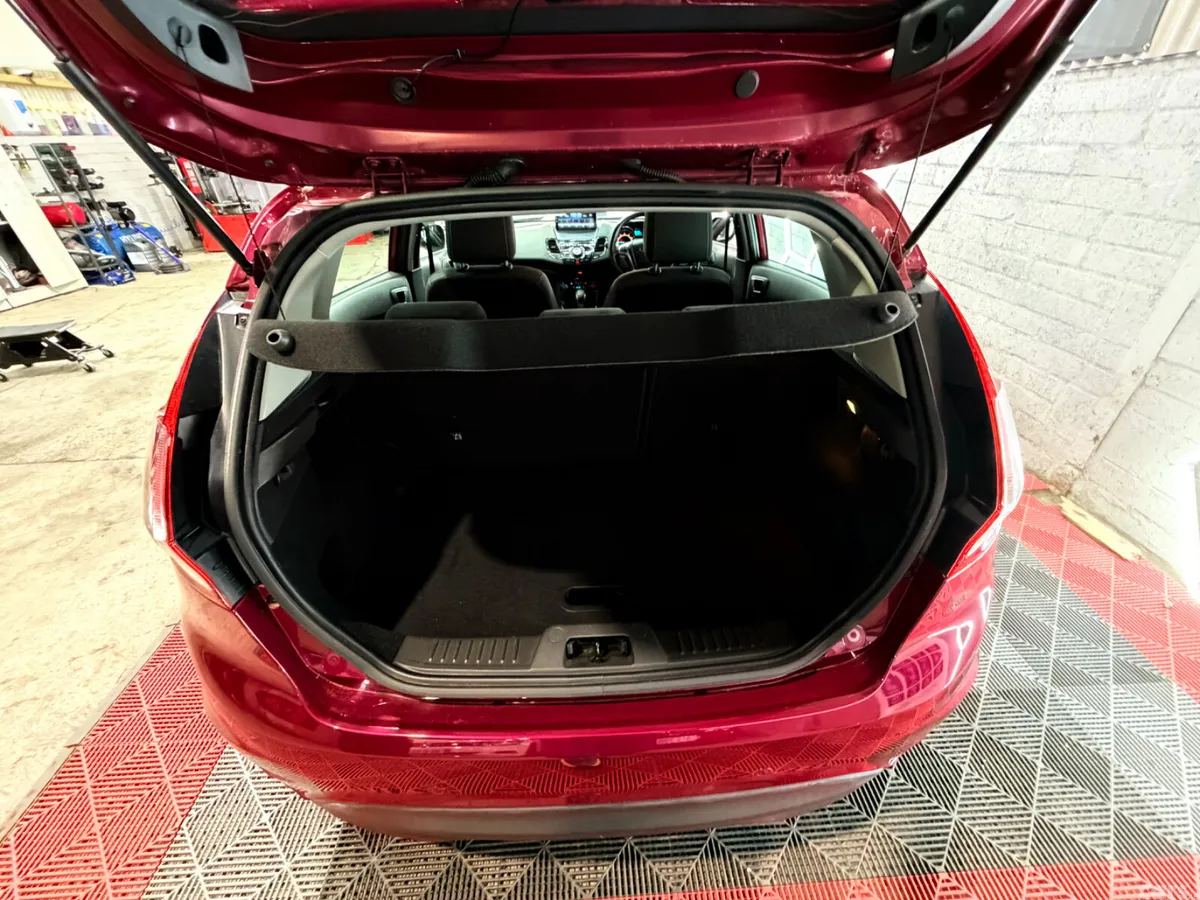 Ford Fiesta Hatchback, Petrol, 2014, Red