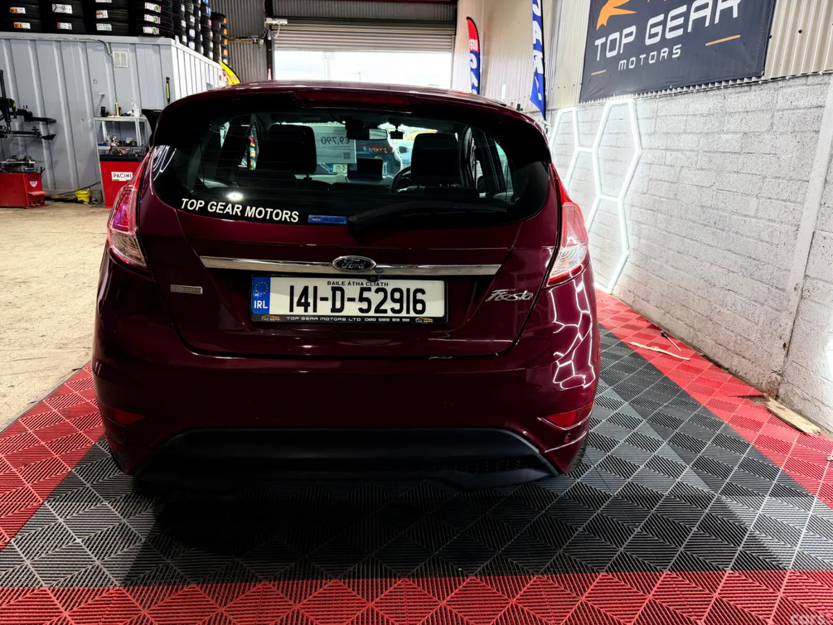 Ford Fiesta Hatchback, Petrol, 2014, Red